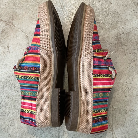 COLORFUL Mexico Designed Shoes - Picture 5 of 6